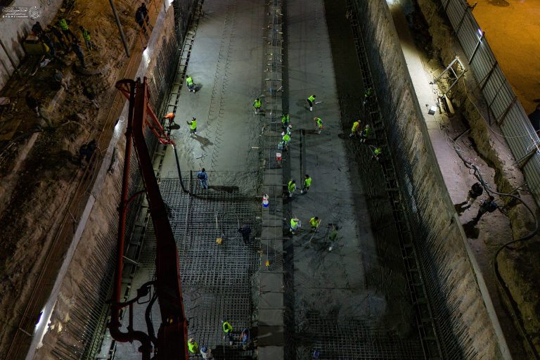 مراحل تخصصی بتن‌ریزی سقف تقاطع غیر هم‌سطح شارع الرسول