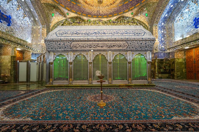 آماده‌سازی و تزئین ضریح مطهر امیرالمؤمنین برای زیارت غدیری