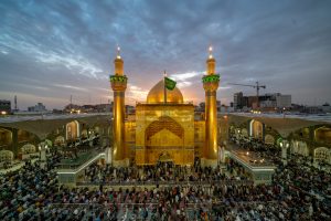 صحن و ایوان طلای حرم امیرالمؤمنین علی - نمای باز روبرو