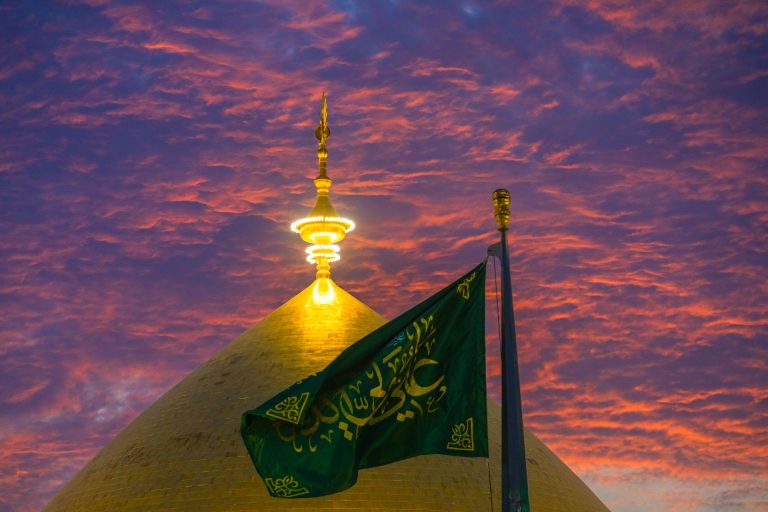 آسمان نیلی و نارنجی طلوع آفتاب - گنبد و پرچم علی ولی الله