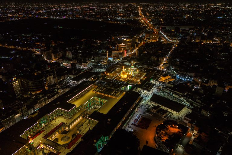 صحن حضرت فاطمه زهرا و حرم امیرالمؤمنین از نمای هوایی