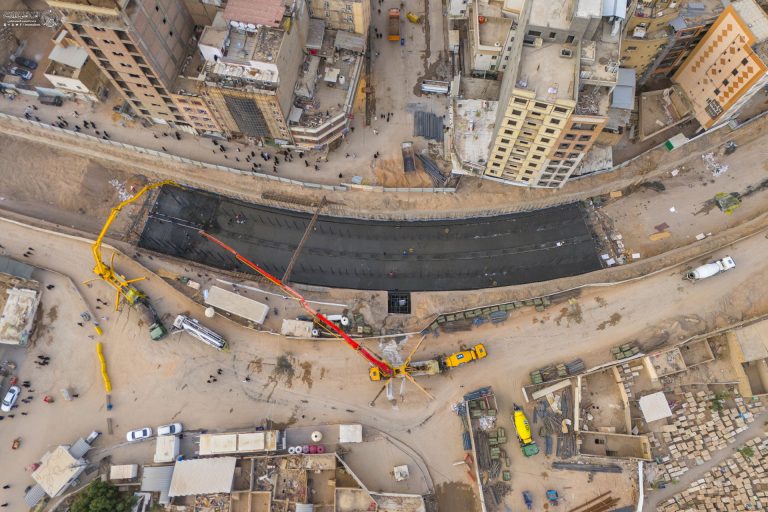تقاطع غیر هم‌سطح شیخ طوسی - بتن‌ریزی از نمای بالا