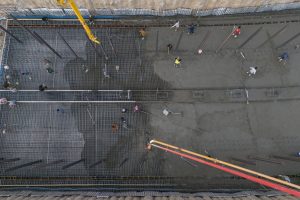 تقاطع غیر هم‌سطح شیخ طوسی - تصویر کارگران از نمای بالا