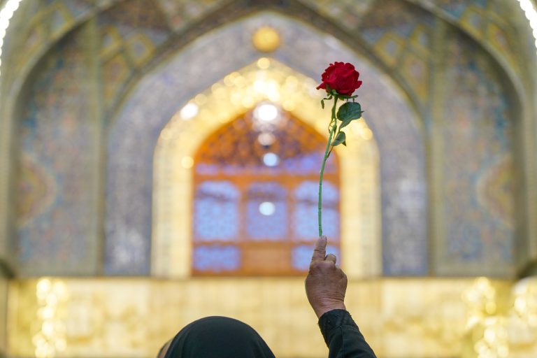 شاخه گل در میلاد امیرالمؤمنین علی علیه‌السلام