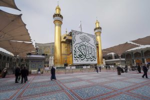 ایوان طلا و کتیبه بزرگ ولید الکعبه به مناسبت ولادت امیرالمؤمنین علی علیه‌السلام