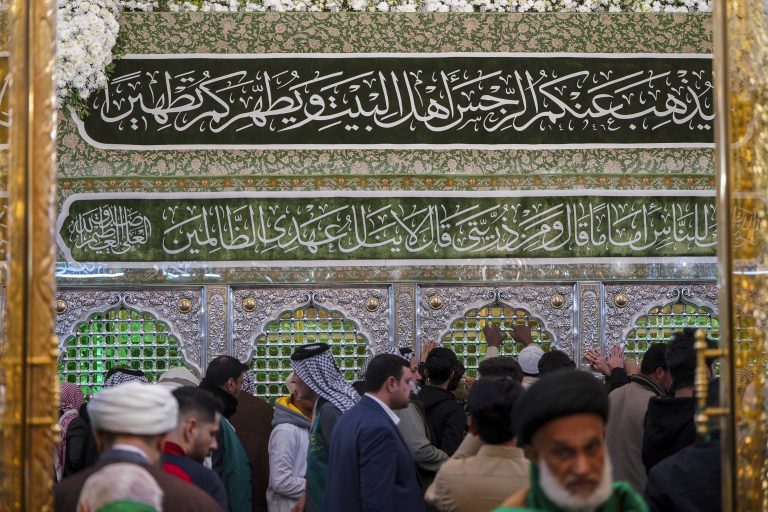 ضریح امیرالمؤمنین امام علی علیه‌السلام در روز ولادت