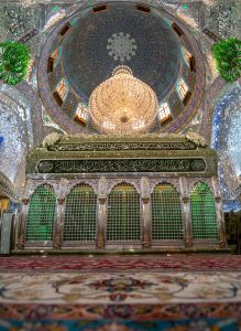 مضجع شریف امیرالمؤمنین با گل‌آرایی به مناسبت میلاد ۳