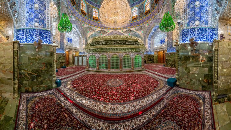 ضریح مطهر علوی در شب میلاد امیرالمؤمنین ۱۴۴۶