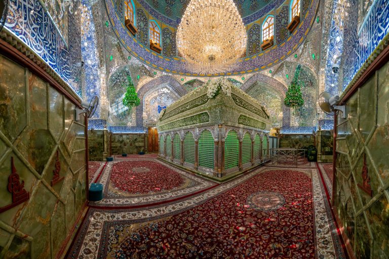 تصویر کامل عریض مضجع شریف امیرالمؤمنین علی علیه‌السلام در ایام ولادت