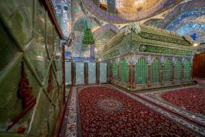 مضجع شریف امیرالمؤمنین با گل‌آرایی به مناسبت میلاد