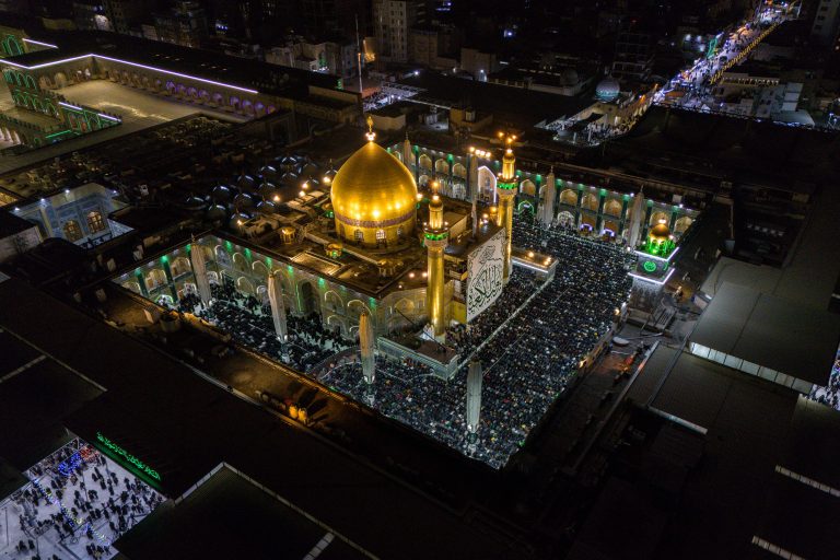 عکس هوایی حرم مطهر در شب ولادت امیرالمؤمنین علی (علیه‌السلام) ۲