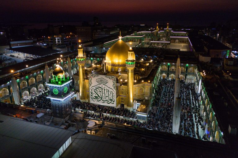 عکس هوایی حرم مطهر در شب ولادت امیرالمؤمنین علی (علیه‌السلام) ۶