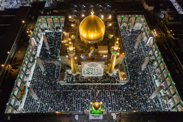 عکس هوایی حرم مطهر در شب ولادت امیرالمؤمنین علی (علیه‌السلام) ۷