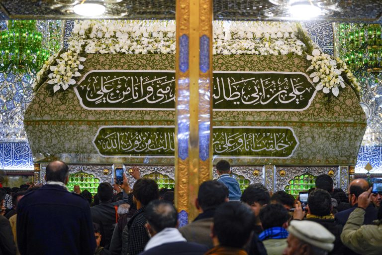 ضریح مطهر امیرالمؤمنین در مبعث