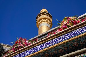 گل‌آرایی صحن حرم به مناسبت اعیاد شعبانیه ۱۴۴۷