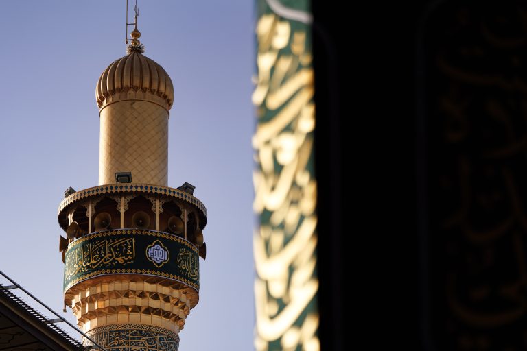 گلدسته حرم امیرالمؤمنین و کتیبه غدیر