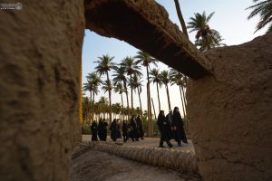 عبور زائران اربعین از مسیر نخلستان