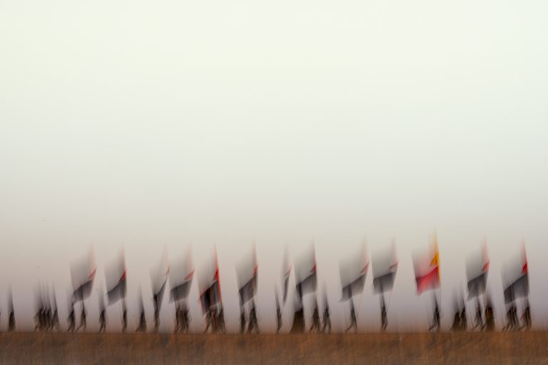 زائران اربعین زیر آسمان آبی