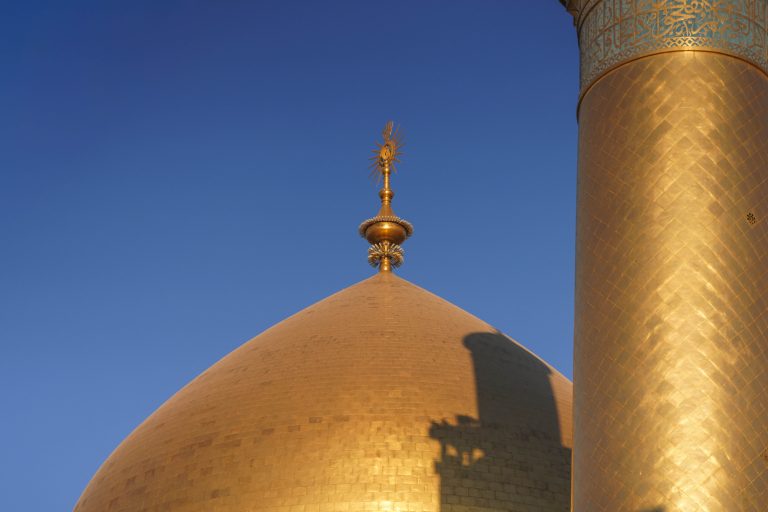 گنبد و قسمتی از گلدسته حرم امیرالمؤمنین