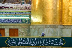 گل‌آرایی و نصب شعر در ایوان حرم امیرالمؤمنین