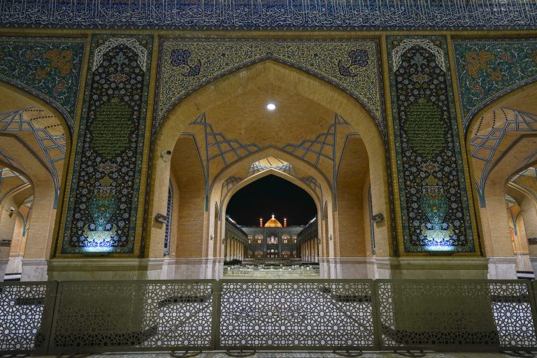 صحن حضرت زهرا از نمای روبرو