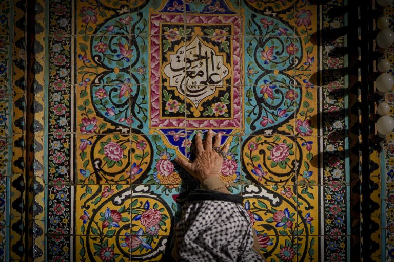 توسل به نام امیرالمؤمنین