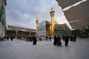 حضور زائران در صحن علوی