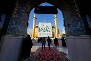 ورود زائران به صحن‌و‌سرای علوی
