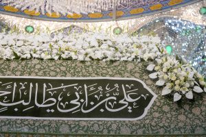 گل‌آرایی بالای ضریح مطهر