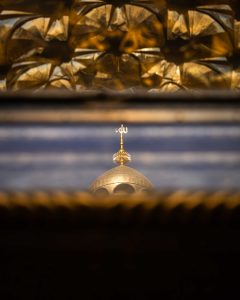 گنبد حرم امیرالمؤمنین امام علی از میان جزئیات معماری طلایی