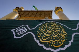 کتیبه غدیری در مقابل ایوان طلای حرم مطهر علوی