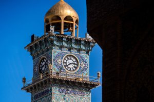 جزئیات معماری مناره ساعت حرم حضرت امیرالمؤمنین از نمای نزدیک