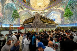 ضریح امیرالمؤمین علی (علیه‌السلام) در ایام عزای امام حسین