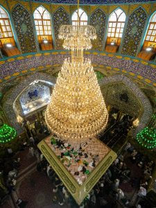 مرقد مطهر و ضریح امیرالمؤمنین علی (علیه‌السلام) در عید غدیر از نمای بالا