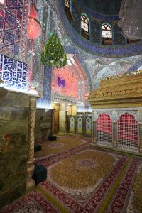 مرقد مطهر امیرالمؤمنین علی (علیه‌السلام) و نورپردازی ایام شهادت