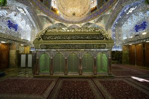 گل‌آرایی ضریح حرم مطهر علوی در عید غدیر