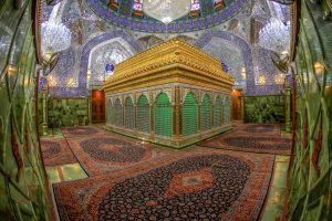 نمای گسترده دو ضلع ضریح امیرالمؤمنین امام علی با نور سبز