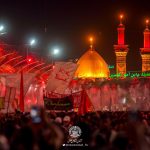 عاشقان اباعبدالله الحسین علیه‌السلام و پیروانش، جانفشانی و فداکاری آن حضرت را در بین الحرمین و شبی مملو از حزن و اندوه تسلیت می‌گویند