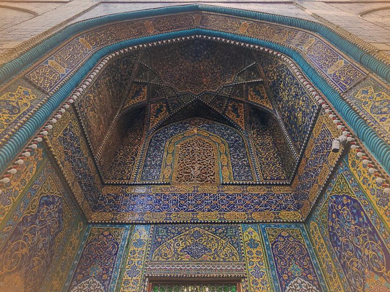 هر آنچه باید درباره ایوان ناودان طلای حرم مطهر علوی بدانید