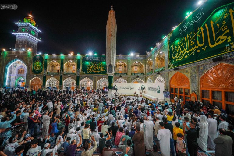 برپایی محفل ادبی در صحن مطهر علوی با حضور گسترده زائران