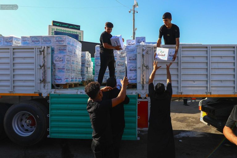 خدمت‌رسانی خدام حرم مطهر علوی به زائران آستان مقدس امامین عسکریین علیهماالسلام