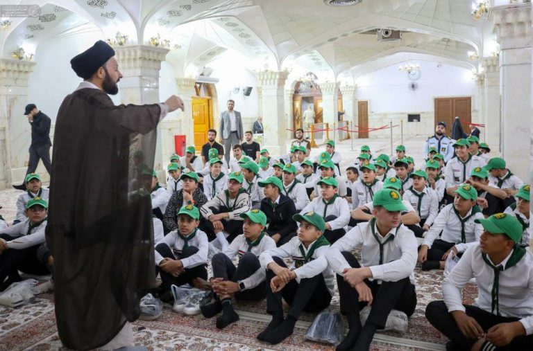 حرم مطهر علوی میزبان جمعی از جوانان مستعد و دانش‌آموزان استان بغداد شد