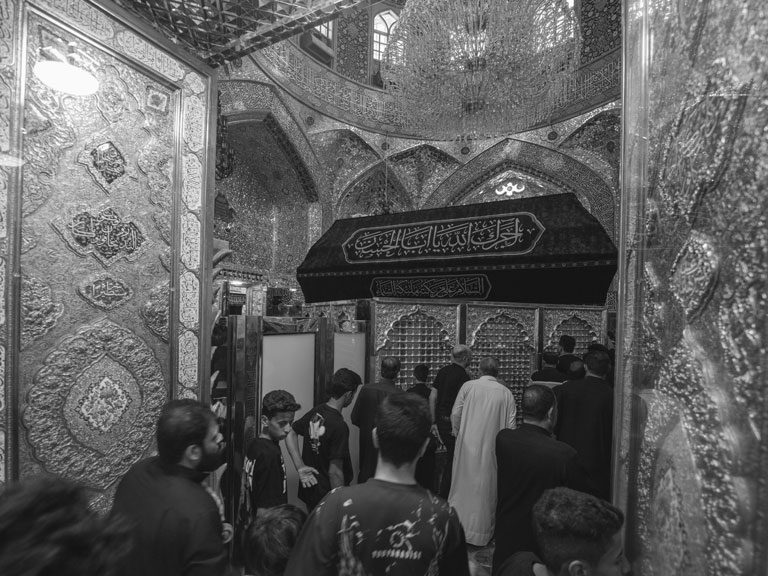 وقتی درهای حرم برای زائران جامانده گشوده شد!