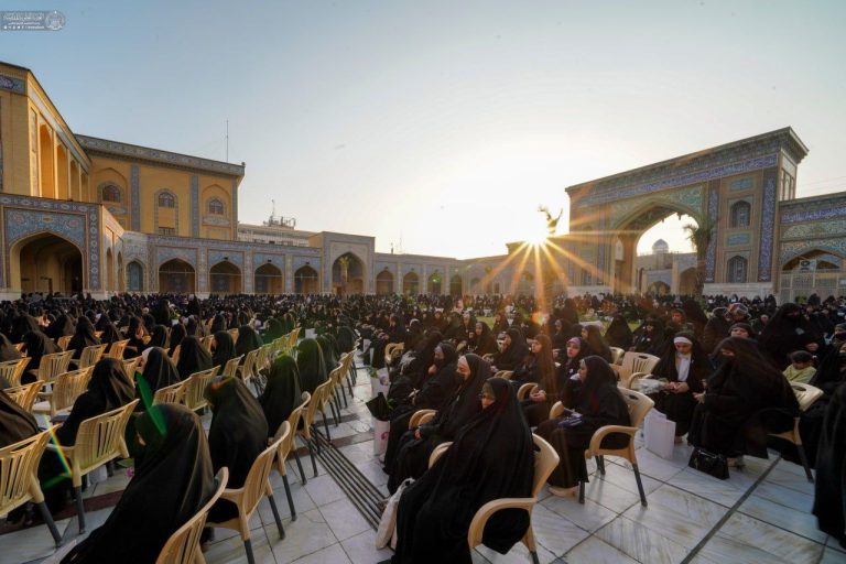 تجلیل از ۲۰۰۰ دانشجوی دختر با حجاب فاطمی در حرم امیرالمؤمنین علیه‌السلام