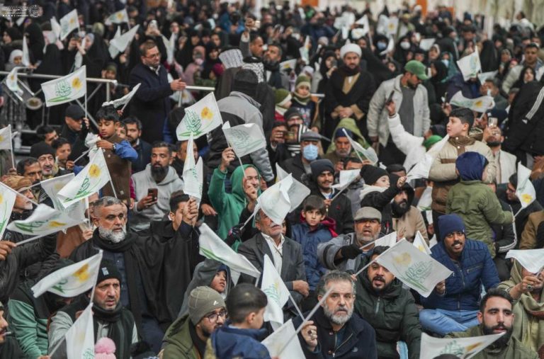 برپایی جشن مردمی به مناسبت میلاد حضرت فاطمه سلام‌الله‌علیها در صحن مطهر حیدری