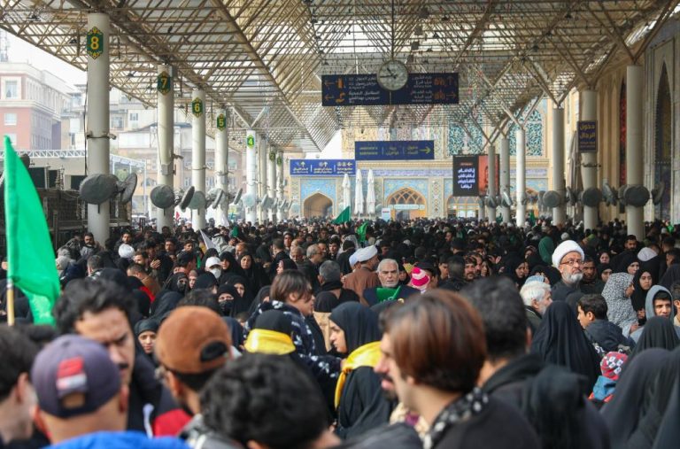 بارگاه ملکوتی امیرالمؤمنین علیه‌السلام میزبان میلیون‌ها زائر و عزادار فاطمی