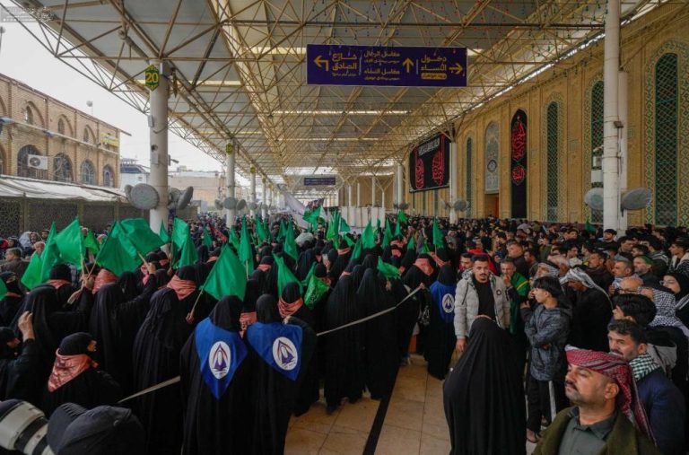 بارگاه ملکوتی امیرالمؤمنین علیه‌السلام میزبان میلیون‌ها زائر و عزادار فاطمی