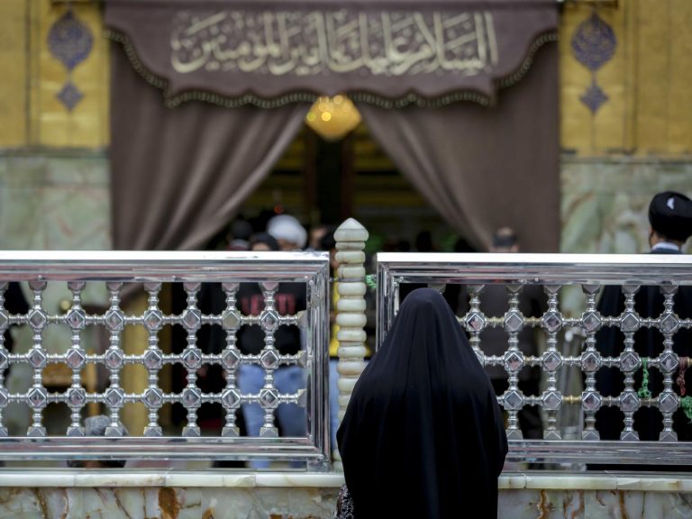 شفا یافتن پیرزن صالح با کرامت امیرالمؤمنین علی علیهالسلام