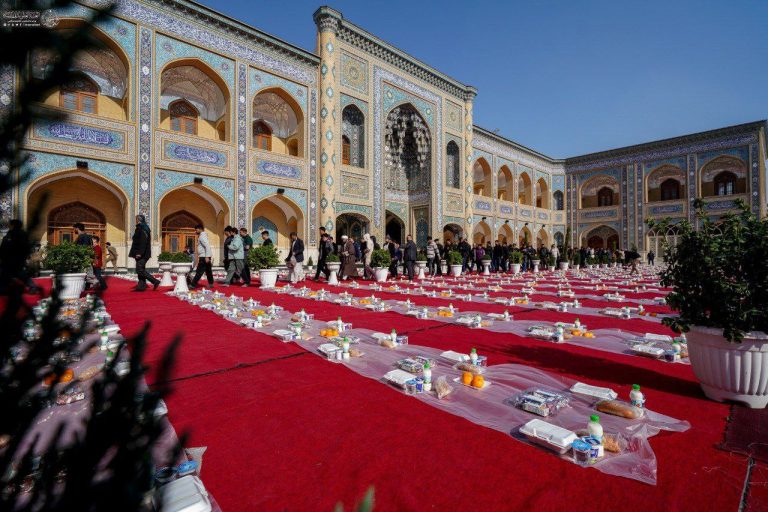 برپایی سفره کرامت علوی در صحن مطهر حضرت زهرا سلام‌الله‌علیها