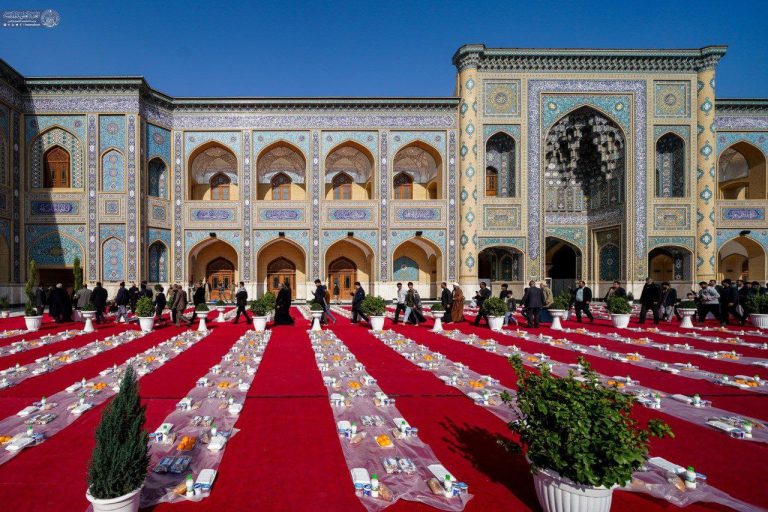 برپایی سفره کرامت علوی در صحن مطهر حضرت زهرا سلام‌الله‌علیها